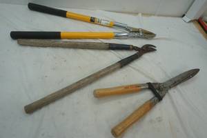 lot 153 image: head shears, and 2 lopper
