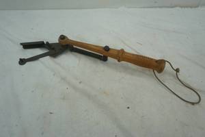 lot 154 image: Remington Automatic hand trap