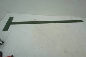 lot 175 image: T-Square