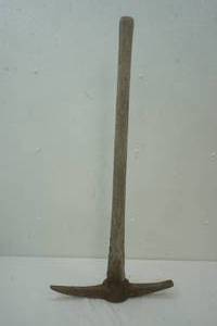 lot 193 image: large pickaxe