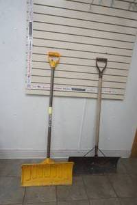 lot 207 image: snow shovel lot