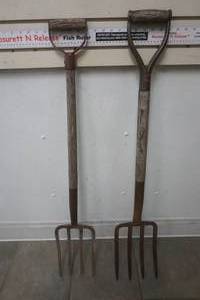 lot 211 image: potato fork lot