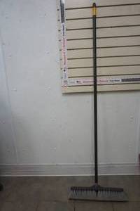 lot 221 image: shop broom