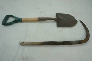 lot 236 image: small shovel and cye