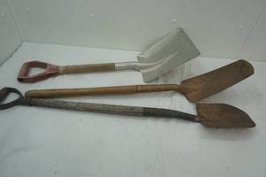 lot 237 image: 3 small shovel lot