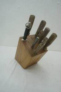 lot 272 image: knife block