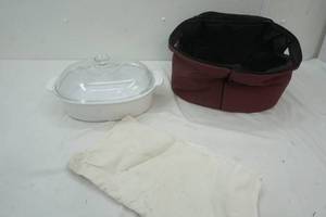 lot 280 image: Pyrex crock ware and insulated carrier