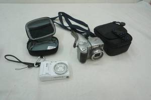 lot 281 image: 2 digital Kodak cameras and cases