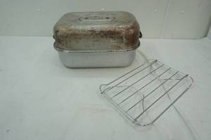 lot 294 image: vintage aluminum bakeware