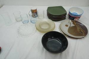 lot 301 image: glassware and ceramic lot