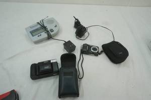 lot 314 image: digital camera lot