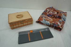 lot 315 image: sewing lot