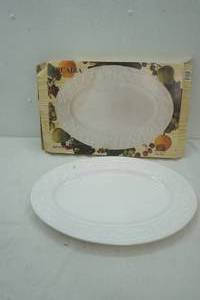 lot 320 image: large ceramic serving tray