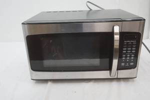 lot 328 image: Hamilton Beach 1000W microwave with manual