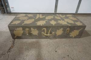lot 370 image: Decorated wooden trunk 38x15.5