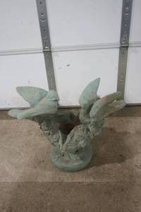 lot 395 image: dove fountain