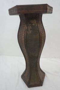 lot 415 image: lightweight wicker table