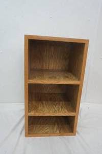 lot 418 image: small 3 tier shelf