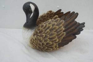 lot 422 image: loon planter
