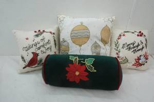 lot 428 image: Christmas pillow lot