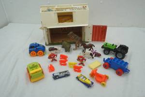 lot 435 image: Toy barn and toys
