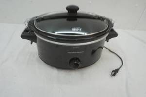 lot 436 image: black crock pot- Hamilton Beach