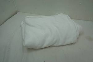 lot 451 image: white jersey type fabric