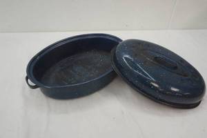 lot 466 image: graniteware roaster medium sized