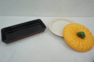lot 468 image: stoneware tray and pie plate with lid