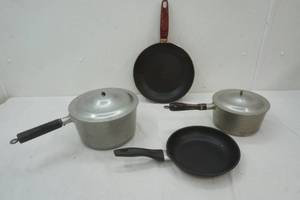 lot 472 image: pan lot