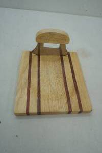 lot 474 image: Alaska cutting board and knife