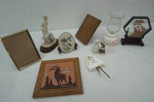 lot 475 image: decor lot