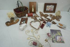 lot 477 image: decor lot