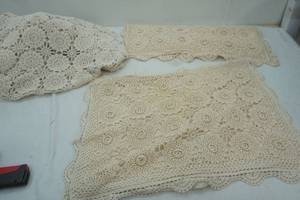 lot 485 image: bedspread and 2 pillow shams