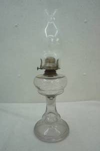 lot 487 image: oil lamp 19