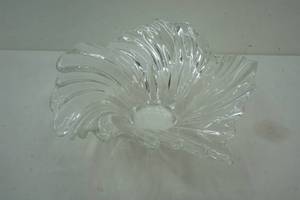 lot 512 image: glass decorative bowl