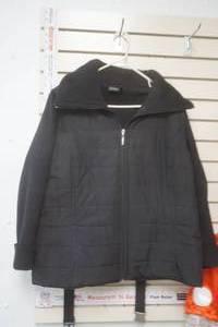 lot 514 image: Daisy Fuentes 1X womens sport coat