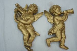 lot 522 image: cherub wall hangings