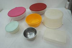 lot 533 image: Tupperware lot