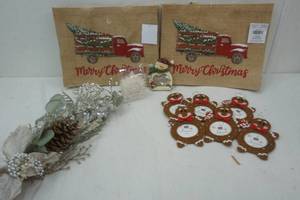 lot 535 image: Holiday lot