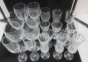 lot 543 image: stemmed glassware