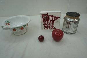 lot 555 image: enamelware strainer lot