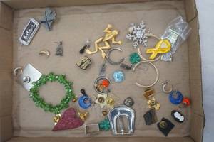 lot 565 image: jewelry lot