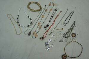 lot 566 image: jewelry lot
