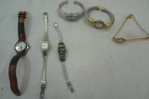 lot 567 image: watch lot