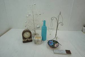lot 575 image: decor lot