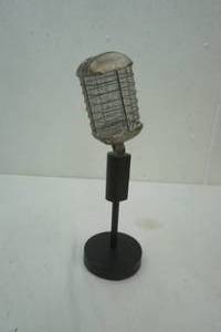 lot 576 image: decor microphone