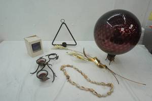 lot 580 image: gazing ball decor lot
