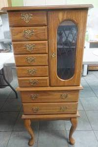 lot 599 image: large jewelry box 46x 19x 15