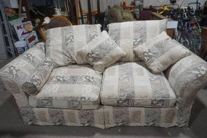 lot 604 image: Couch